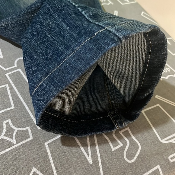 Wrangler Vegas Distressed Denim | Size 34 - Picture 8 of 8